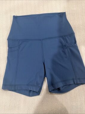High-Rise Navy Bike Shorts with Side Pockets